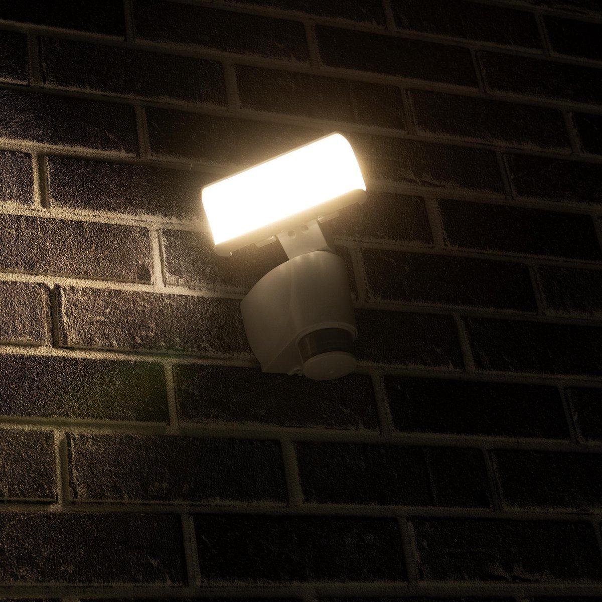 LED Buitenlamp met bewegingssensor - Licht volgt beweging - Kantelbaar - IP44 - Wit Buitenlampen LED.nl