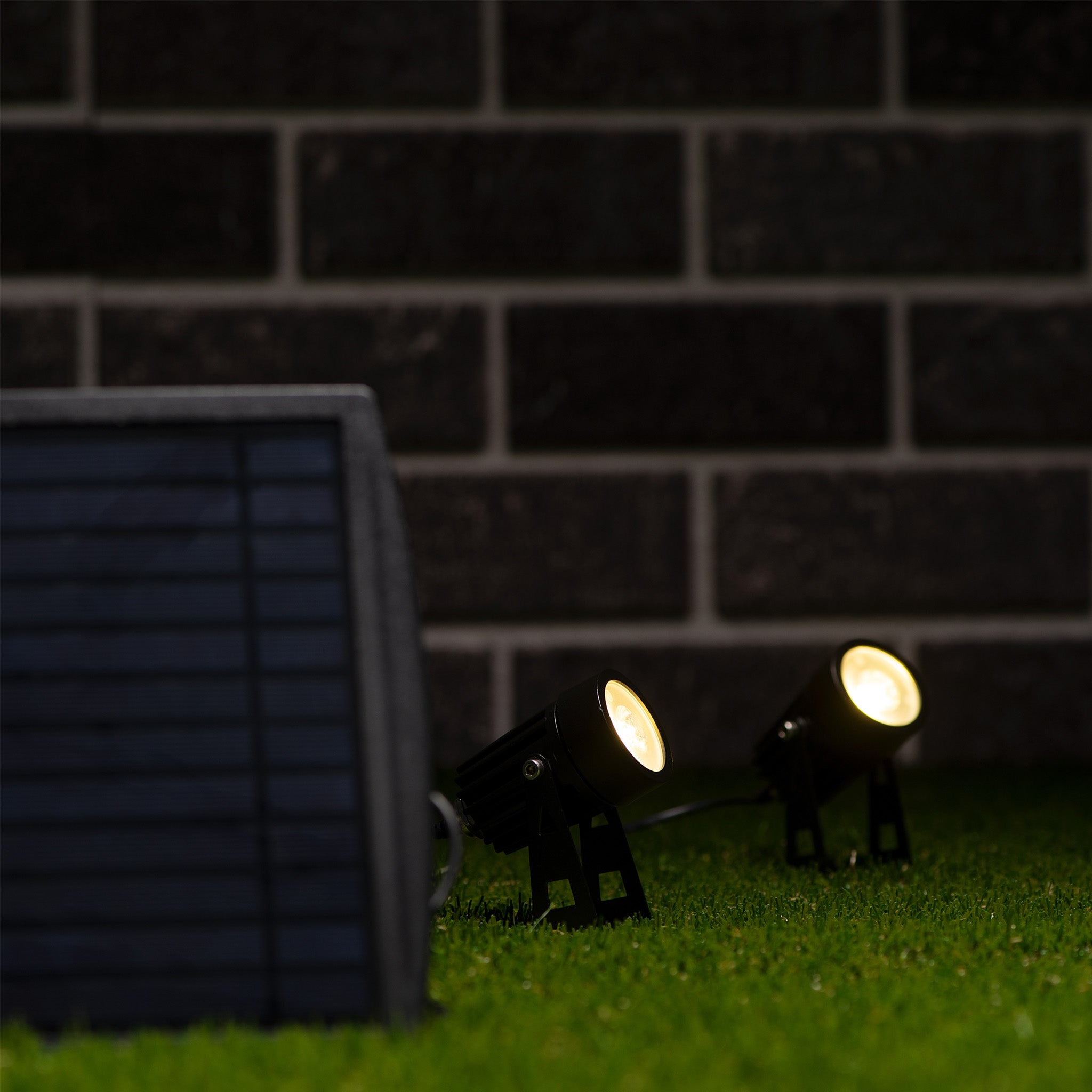 LED's Light Solar LED Tuinlamp met zonnepaneel en grondspies - Automatisch aan en uit - Met sensor - IP65 waterdicht Spotjes LED.nl