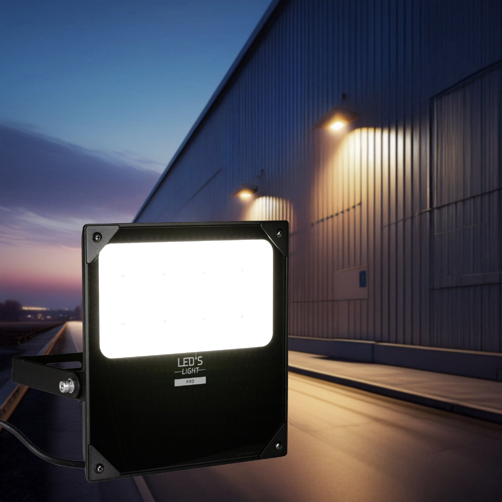 LED's Light Professionele LED Schijnwerper 18500 - 3 lichtstanden - Waterdicht - 100 watt - Daglichtsensor Schijnwerpers LED.nl