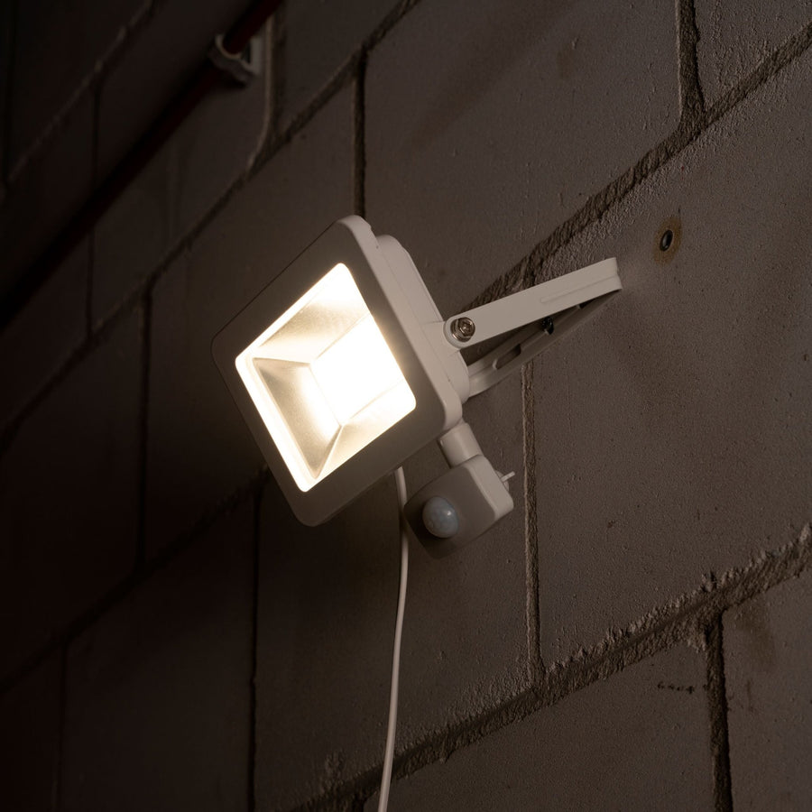 LED's Light Floodlight 3300 - With light and motion sensor - Indoor &amp; Outdoor - 30W - White - LED.nl
