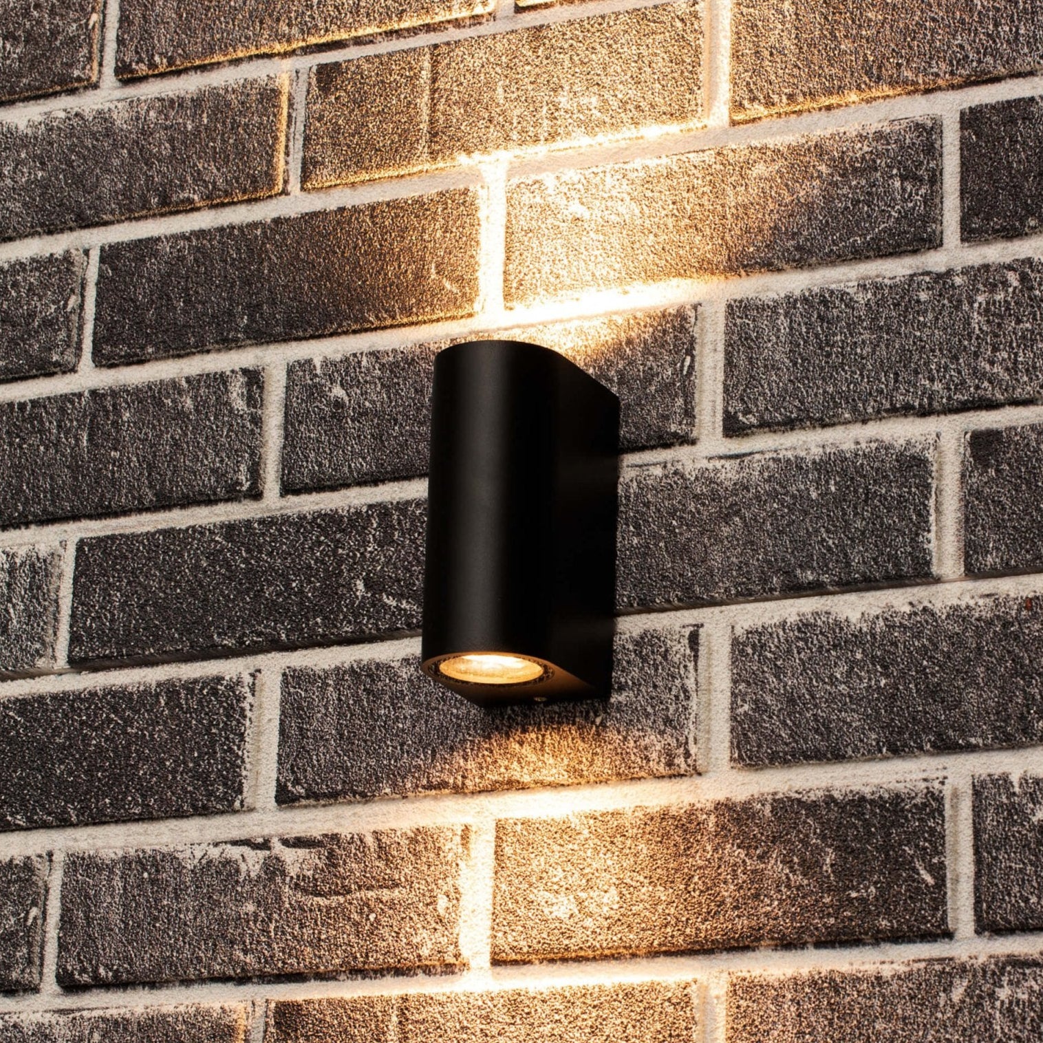 LED wandlamp buiten - Cilinder met 2 x GU10 fitting - Sapri - IP44 - Zwart - LED.nl