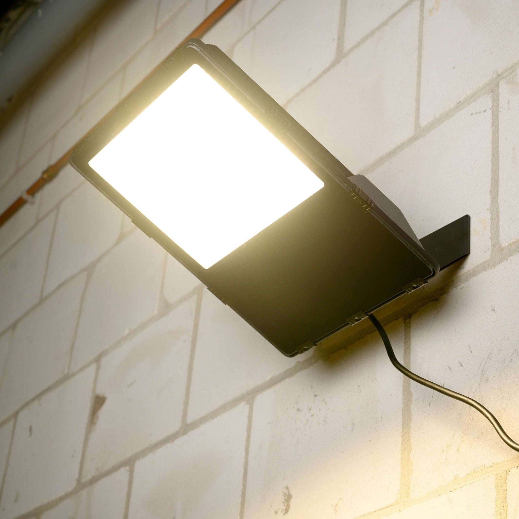 Premium LED Floodlight 150W - Levensduur van 30 jaar - IP66 Waterdicht - 24000 lm Floodlights LED.nl