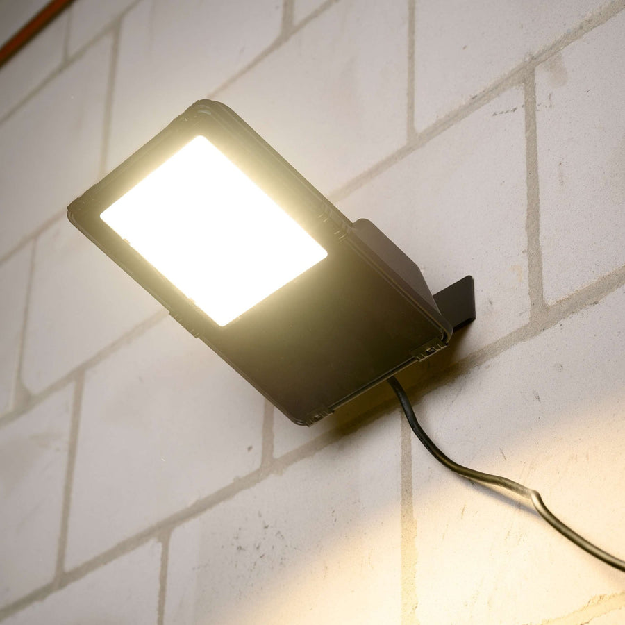 Premium LED Floodlight 50W - 30 Year Lifespan - IP66 Waterproof - 7750 lm - LED.nl