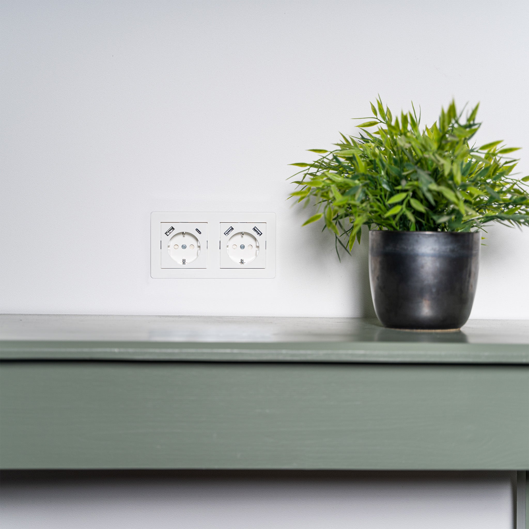 ProCharge Wandcontactdoos met 2 USB snelladers - Universeel - Wit - RAL9010 Stekkers LED.nl