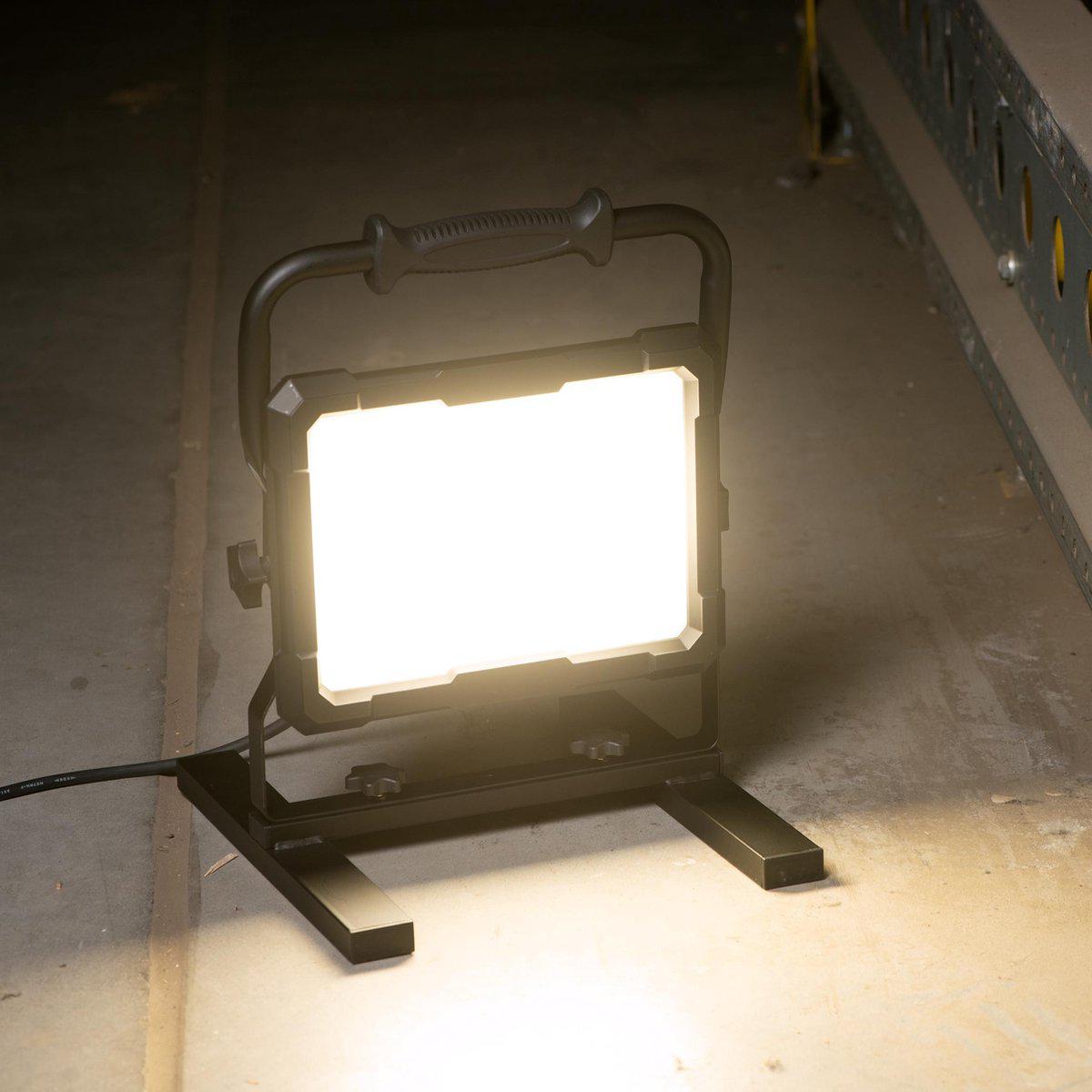 LED's Work Professionele LED Bouwlamp 13000 - Rough Service Tested - 5 meter snoer - 150W - IP65 Bouwlampen LED.nl