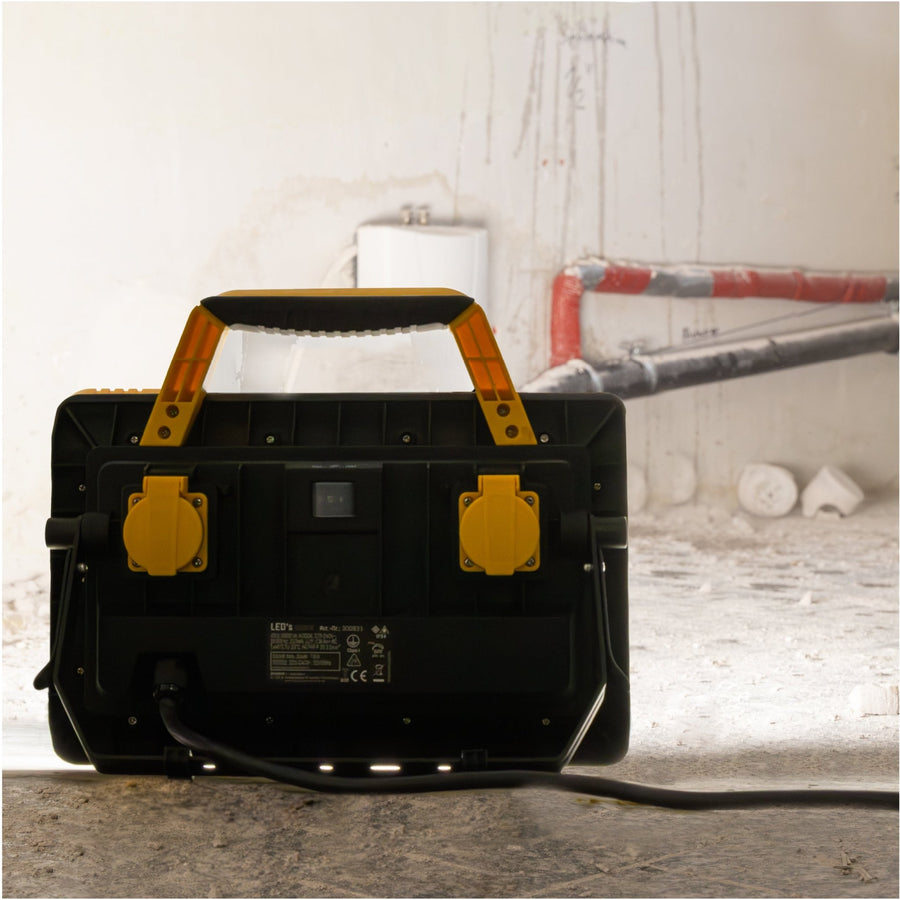LED's Work Construction Lamp 5000 - 2 extra sockets - 5 meter cord - IP54 water and dust resistant - LED.nl