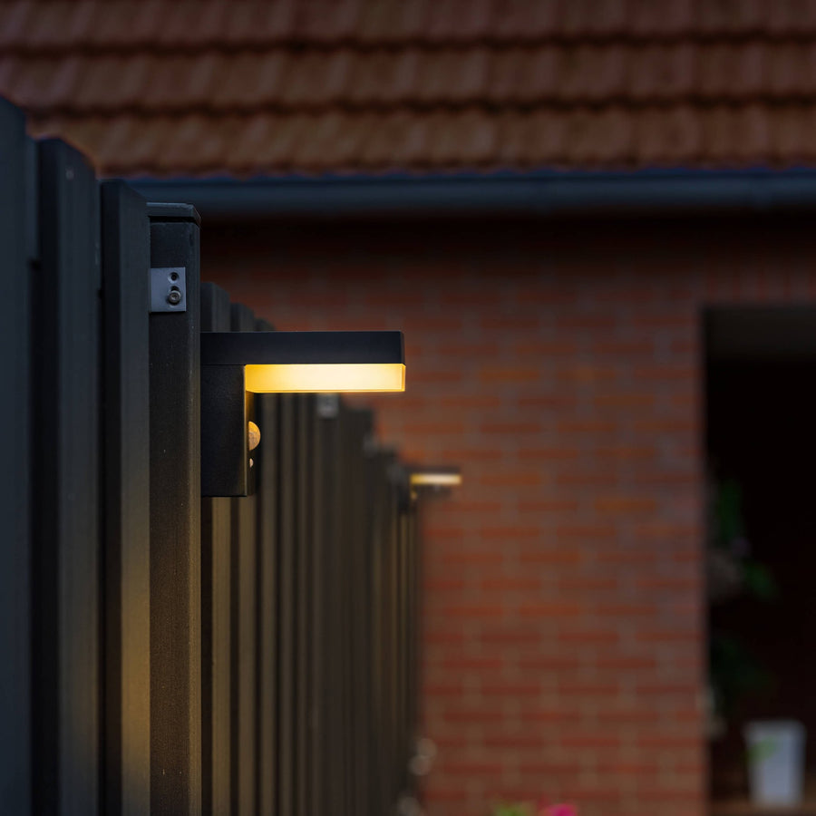 LED's Light RVS Solar LED Muurlamp met Bewegingssensor - Draadloos - Vierkant - 3 standen - Zwart Buitenlampen LED.nl