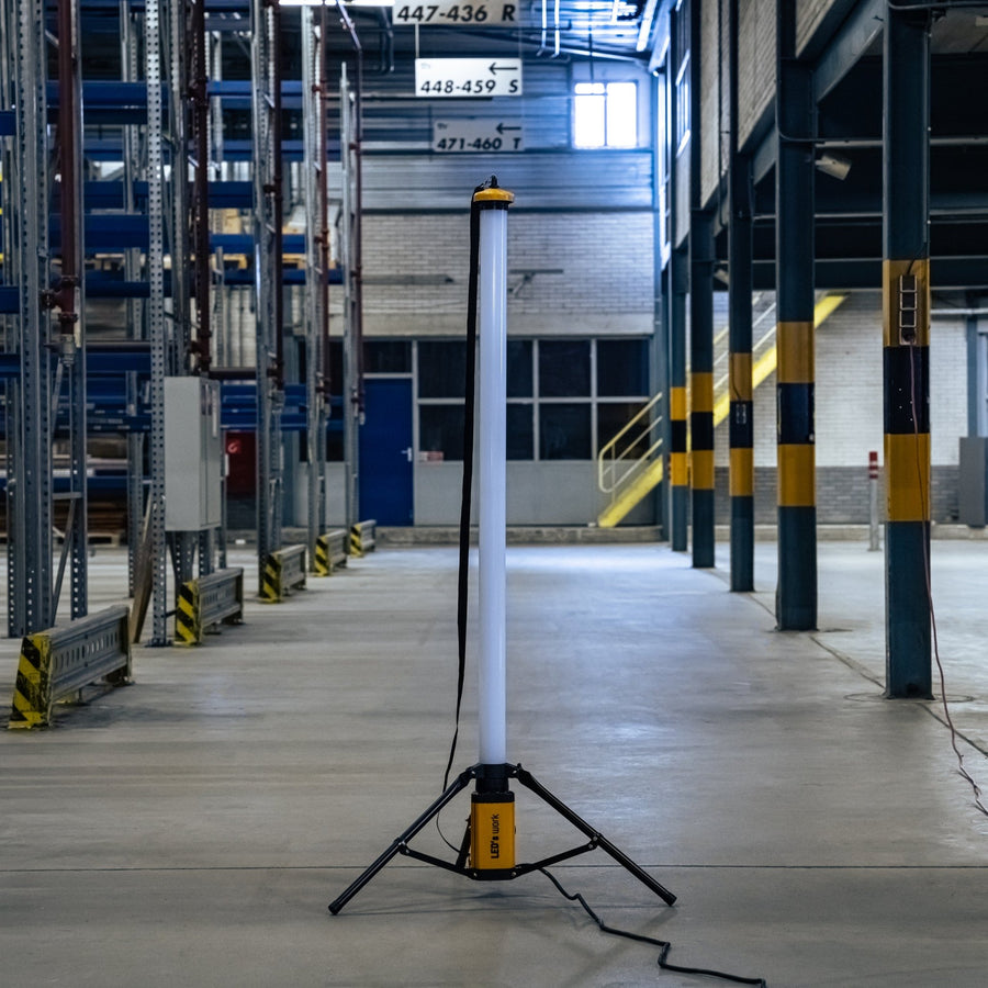 LED's Work Tripod Construction Lamp 12000 - 360 degree all-round light - Extra socket connection - IP54 waterproof - 100W - LED.nl