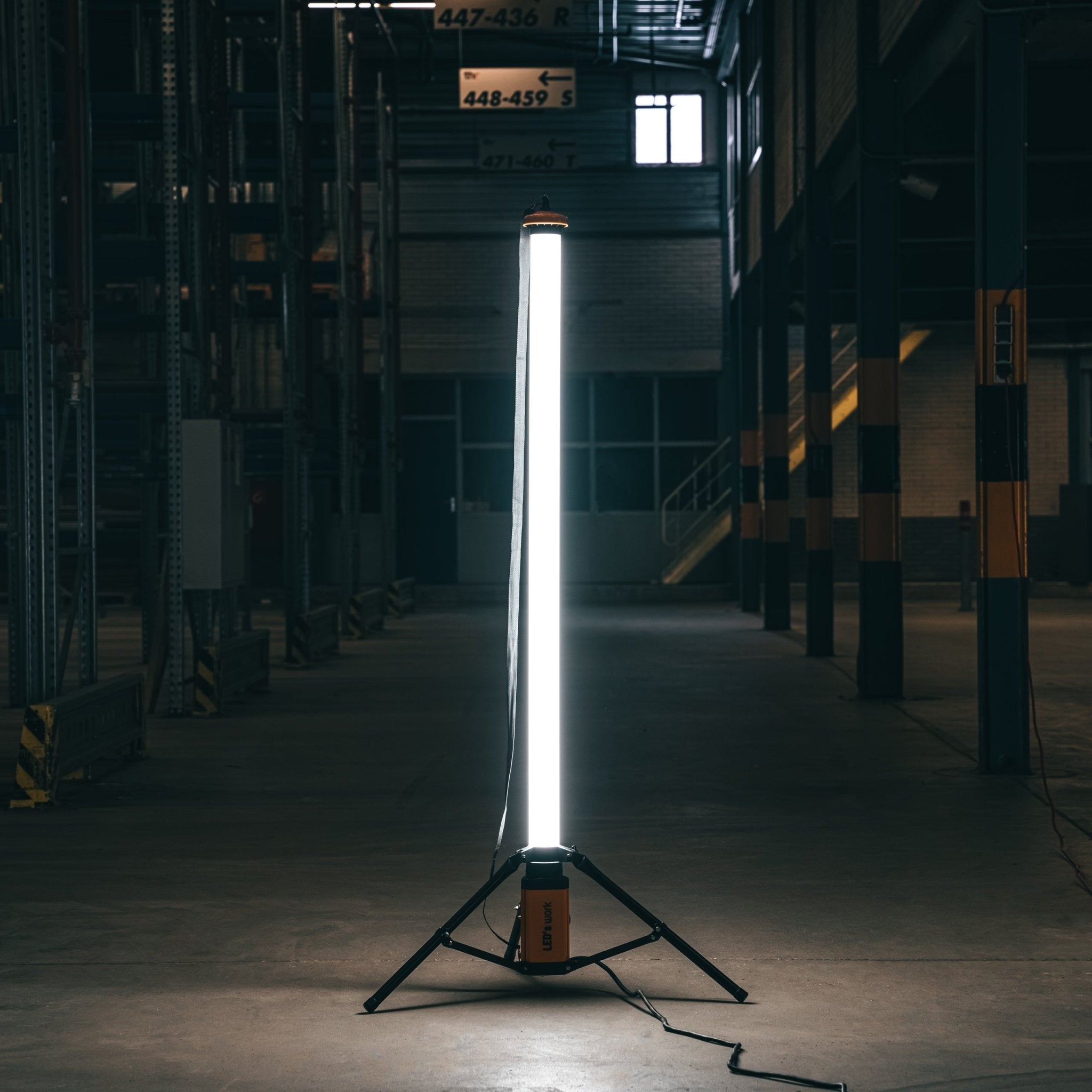 LED's Work Tripod Bouwlamp 12000 - 360 graden rondom licht - Extra stopcontact aansluiting - IP54 waterdicht - 100W Bouwlampen LED.nl